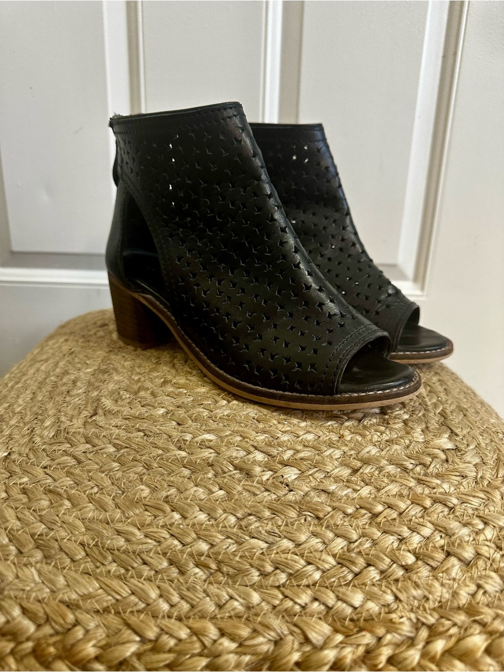 Kelsey Dagger Black Leather Open-Toe Block Heel Booties; Sz 8.5